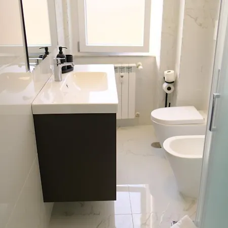 La Nuova Casa Di Zia - Near Metro A Ponte Lungo Апартаменты Рим